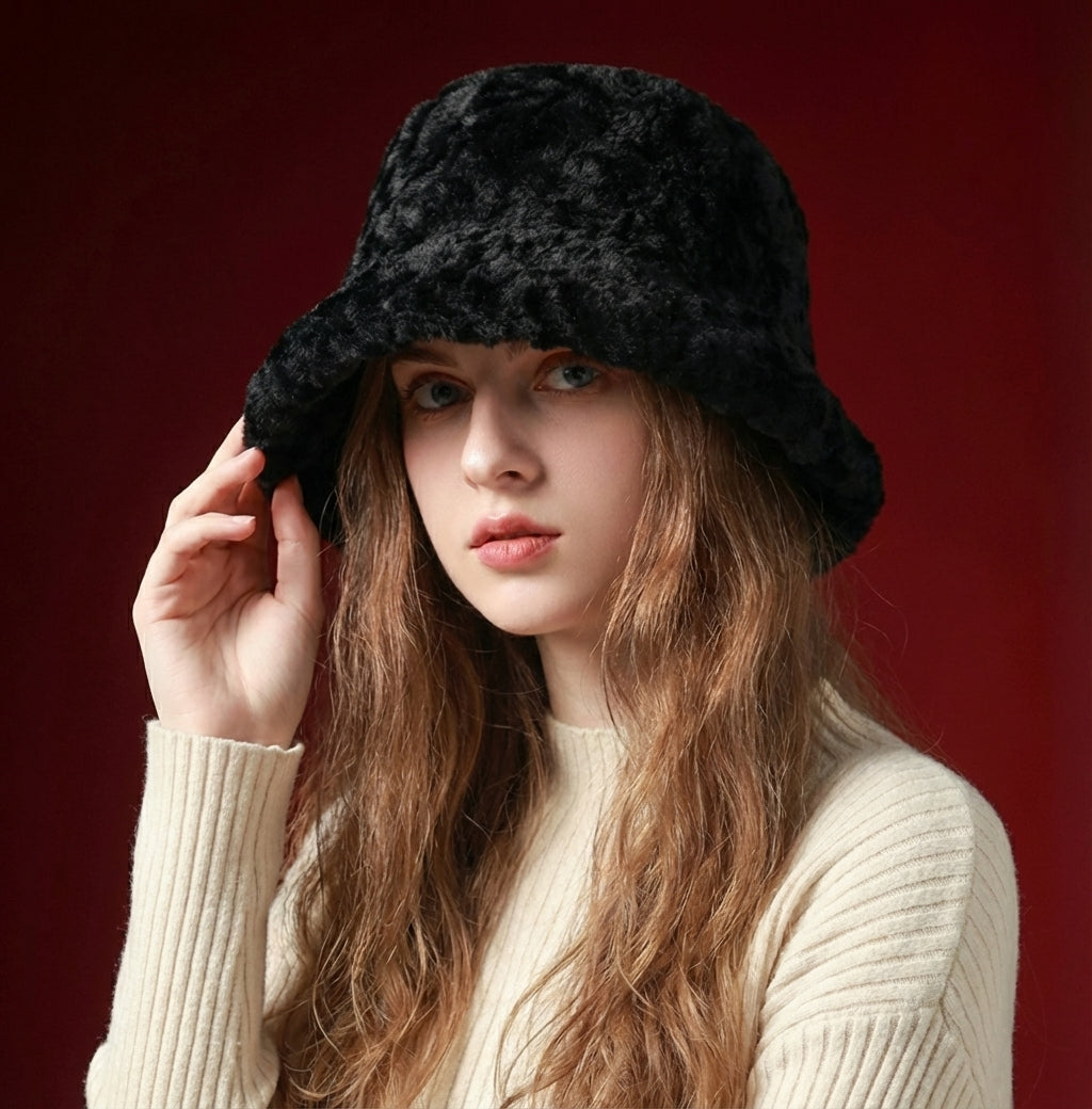 Avéra Plush Bucket Hat