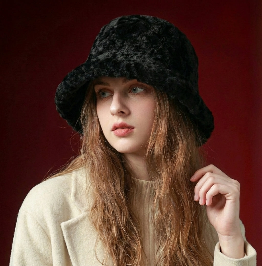 Avéra Plush Bucket Hat