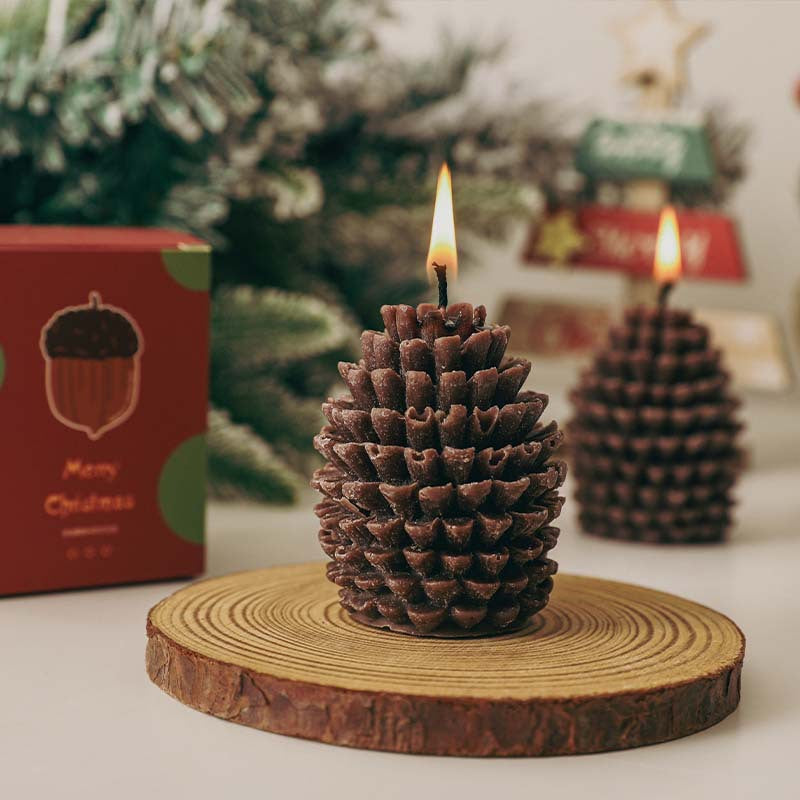 Holly & Pine Christmas Gifting Pinecone Candle