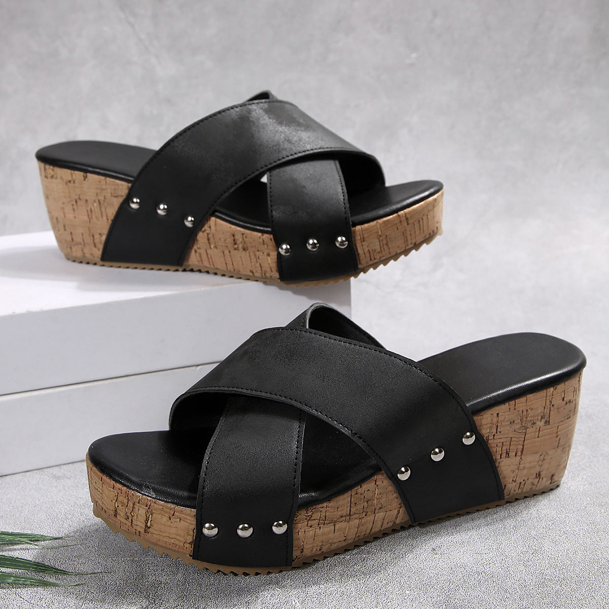 Avéra District Cross Wedge Sandals