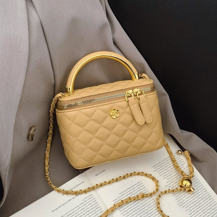 Avéra Quilted Legacy Vanity Bag