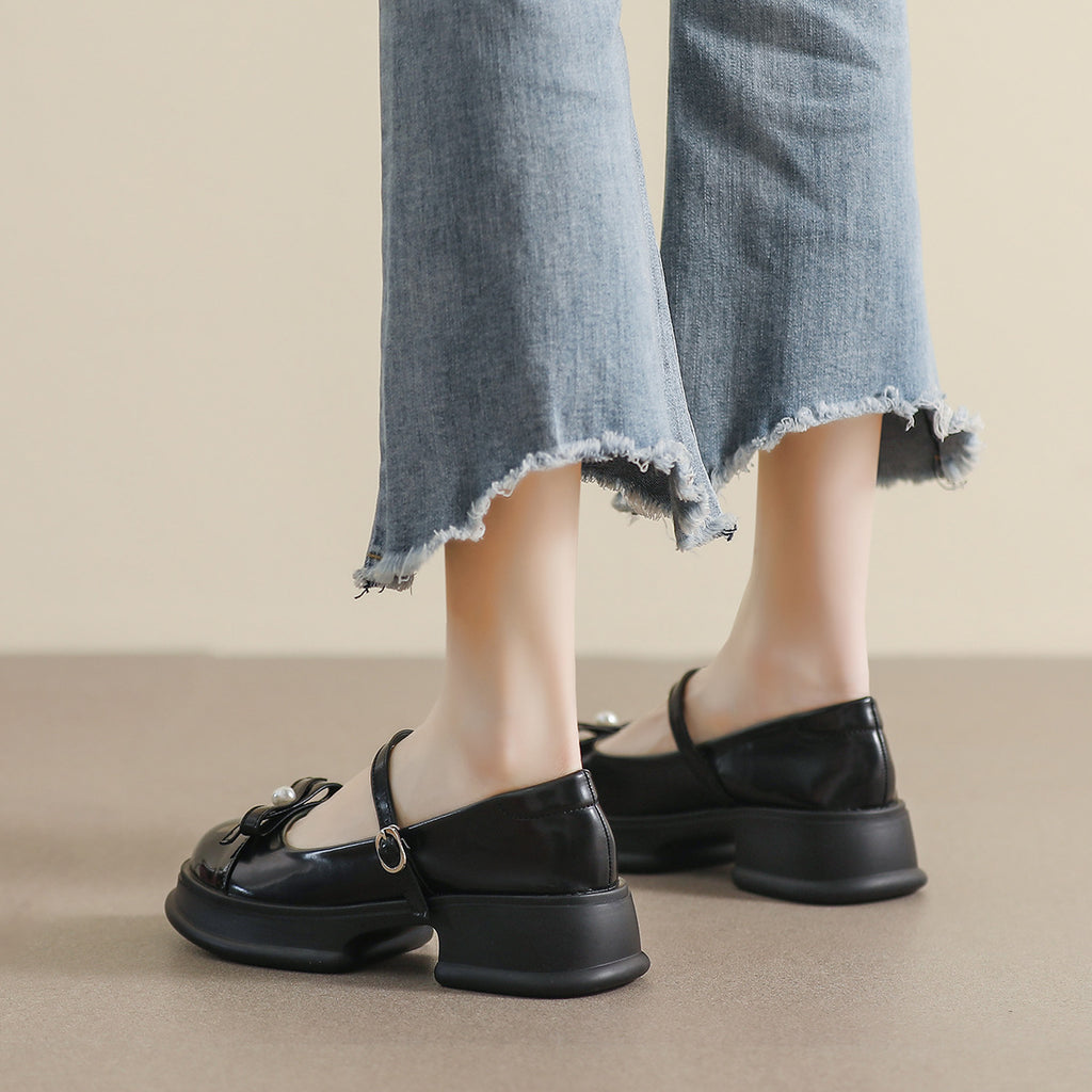Avéra Bow Mary Jane Pumps