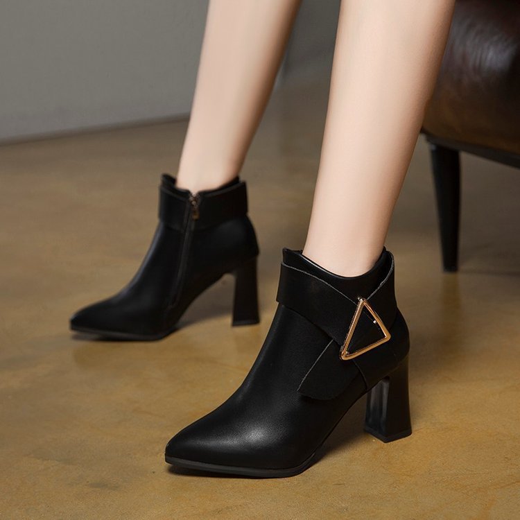 Avéra Demure Buckle Boots