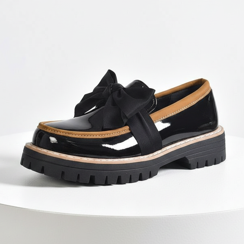 Avéra Contrast Bow Loafers